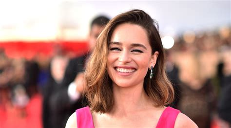 watch emilia clarke sing.